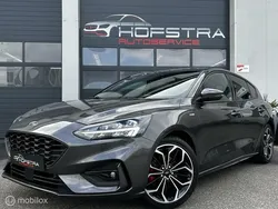 Grijs, metallic lak Gebruikt 2020 Ford Focus ST-Line Hatchback | € 15.945 (Eerlijke prijs)