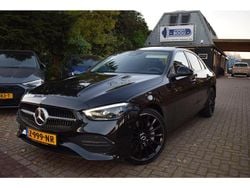 Zwart Gebruikt 2023 Mercedes C300 AMG line Sedan | € 43.945 (Goede deal)