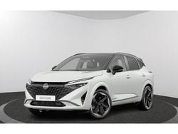Two tone pearl white / dak carbon black (wit metallic) Nieuw 2025 Nissan Qashqai Pack SUV | € 48.096 (Eerlijke prijs)