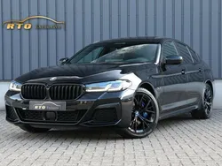 Zwart Gebruikt 2023 BMW 530e M Sport Sedan | € 49.000 (Eerlijke prijs)