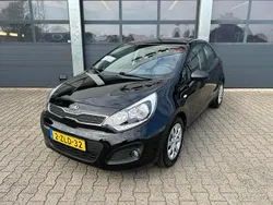 Zwart Gebruikt 2015 Kia Rio Hatchback | € 9.830 (Eerlijke prijs)