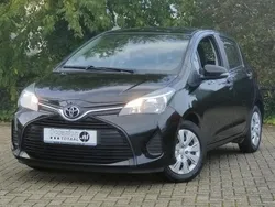 Zwart Gebruikt 2015 Toyota Yaris Hatchback | € 9.950 (Eerlijke prijs)