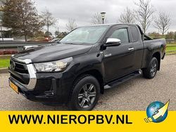 Zwart Gebruikt 2022 Toyota HiLux Pickup | € 39.500 (Eerlijke prijs)