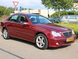 Rood Gebruikt 2005 Mercedes C200 Avantgarde Sedan | € 2.999 (Eerlijke prijs)