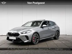 Skyscraper grey metallic (grijs metallic) Gebruikt 2025 BMW 120 M Sport Hatchback | € 47.900 (Eerlijke prijs)