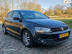 Zwart Gebruikt 2013 VW Jetta Executive Sedan | € 7.449 (Eerlijke prijs)