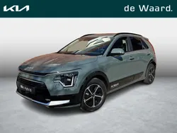 Groen, metallic lak Gebruikt 2025 Kia Niro SUV | € 39.890 (Eerlijke prijs)