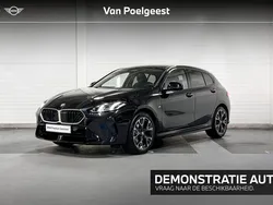 Saphischwarz (donker zwart) Gebruikt 2024 BMW 120 M Sport Hatchback | € 39.900 (Super prijs)