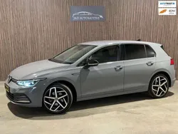 Grijs, metallic lak Gebruikt 2020 VW Golf VIII Style Hatchback | € 20.900 (Goede deal)