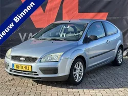 Blauw, metallic lak Gebruikt 2006 Ford Focus Trend Hatchback | € 1.248 (Eerlijke prijs)