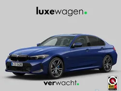Blauw Gebruikt 2023 BMW 330e M Sport Sedan | € 45.900 (Eerlijke prijs)