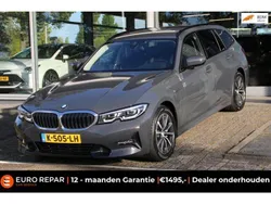 Grijs Gebruikt 2021 BMW 330 Executive Stationwagen | € 24.995 (Super prijs)