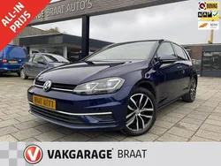 Blauw, metallic lak Gebruikt 2018 VW Golf VII Sound Hatchback | € 17.950 (Eerlijke prijs)