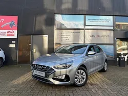 Grijs Gebruikt 2023 Hyundai i30 Hatchback | € 18.450 (Super prijs)