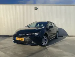 Zwart Gebruikt 2024 Toyota Corolla Hybrid Active Stationwagen | € 27.999 (Goede deal)