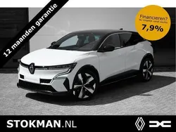Licht wit met zwart dak metallic Gebruikt 2023 Renault Mégane Equilibre Hatchback | € 27.900 (Goede deal)