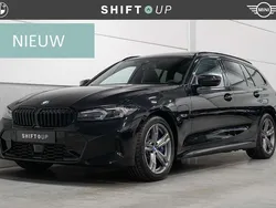 Zwart Gebruikt 2022 BMW 330e M Sport Stationwagen | € 44.940