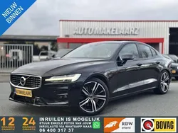 Zwart Gebruikt 2019 Volvo S60 R-Design Sedan | € 29.940 (Eerlijke prijs)