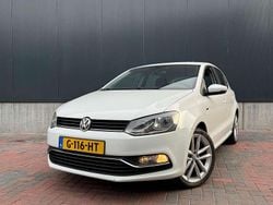 Wit Gebruikt 2015 VW Polo LOUNGE Hatchback | € 7.250 (Eerlijke prijs)