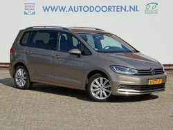Geel, metallic lak Gebruikt 2017 VW Touran Comfortline MPV | € 18.950 (Eerlijke prijs)