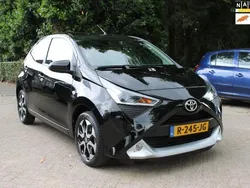Zwart, metallic lak Gebruikt 2020 Toyota Aygo Hatchback | € 12.450 (Eerlijke prijs)