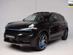 Zwart, metallic lak Gebruikt 2022 Lynk & Co 01 SUV | € 23.245 (Goede deal)