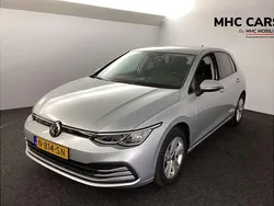 Grijs Gebruikt 2022 VW Golf VIII Life Hatchback | € 19.200 (Goede deal)