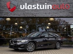 Zwart Gebruikt 2022 BMW 330 Executive Stationwagen | € 27.950 (Super prijs)