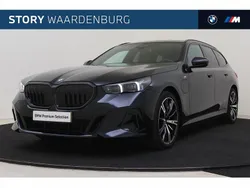 M carbonschwarz (donker zwart metallic) Gebruikt 2025 BMW 550e Comfort Edition Stationwagen | € 92.950 (Duur)