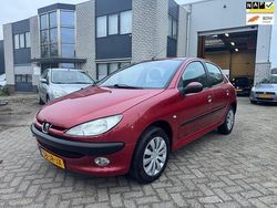 Rood Gebruikt 2002 Peugeot 206 Hatchback | € 2.450 (Iets duurder)