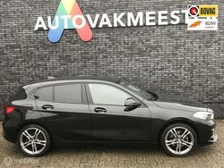 Zwart Gebruikt 2020 BMW 118 Sport Line Hatchback | € 21.495 (Eerlijke prijs)