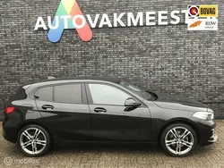 Zwart Gebruikt 2020 BMW 118 Sport Line Hatchback | € 21.750 (Eerlijke prijs)