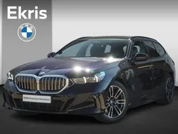 Zwart, metallic lak Nieuw 2025 BMW 530e M Sport Stationwagen | € 68.900 (Super prijs)