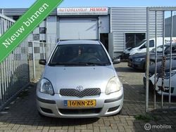 Grijs Gebruikt 2004 Toyota Yaris Terra Hatchback | € 900 (Eerlijke prijs)