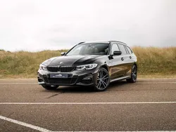 Zwart, metallic lak Gebruikt 2021 BMW 330 M Sport Stationwagen | € 39.950 (Eerlijke prijs)