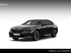 Zwart Nieuw 2025 BMW 550e Comfort Edition Sedan | € 107.519 (Duur)