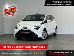 Wit Gebruikt 2022 Toyota Aygo X-play Hatchback | € 12.445 (Goede deal)