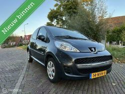 Grijs Gebruikt 2010 Peugeot 107 Hatchback | € 4.299 (Iets duurder)