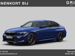 Blauw (metallic) Gebruikt 2022 BMW 320e M Sport Sedan | € 36.900 (Iets duurder)