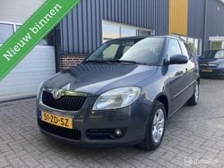 Grijs, metallic lak Gebruikt 2008 Skoda Fabia Ambiente Hatchback | € 2.995 (Eerlijke prijs)