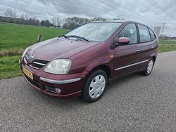 Rood Gebruikt 2005 Nissan Almera Tino Acenta MPV | € 1.500 (Goede deal)