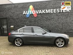 Grijs, metallic lak Gebruikt 2018 BMW 330 Sedan | € 22.950 (Super prijs)