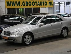 Grijs, metallic lak Gebruikt 2000 Mercedes C240 Elegance Sedan | € 3.944 (Goede deal)