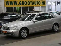 Grijs, metallic lak Gebruikt 2000 Mercedes C240 Elegance Sedan | € 4.944 (Duur)