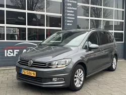Grijs, metallic lak Gebruikt 2017 VW Touran Comfortline MPV | € 13.890 (Eerlijke prijs)
