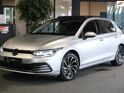 Grijs, metallic lak Gebruikt 2021 VW Golf VIII Style Hatchback | € 24.950 (Eerlijke prijs)