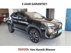 Zwart, metallic lak Gebruikt 2024 Toyota Yaris Cross Style SUV | € 29.750 (Eerlijke prijs)
