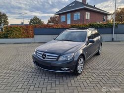 Grijs (metallic) Gebruikt 2010 Mercedes C250 Avantgarde Sedan | € 10.250 (Duur)