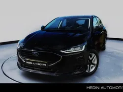 Zwart Gebruikt 2022 Ford Focus Hatchback | € 16.445 (Eerlijke prijs)