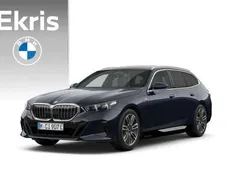 Zwart, metallic lak Nieuw 2024 BMW 530e M Sport Stationwagen | € 79.056 (Super prijs)